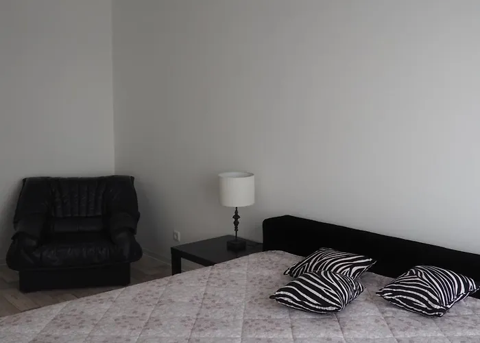 By Janzen O Apartman *